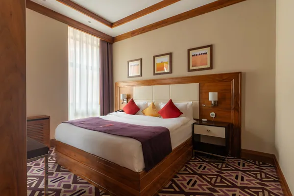 Улучшенный King для маломобильных гостей — Мовенпик Красная Поляна — фото 2